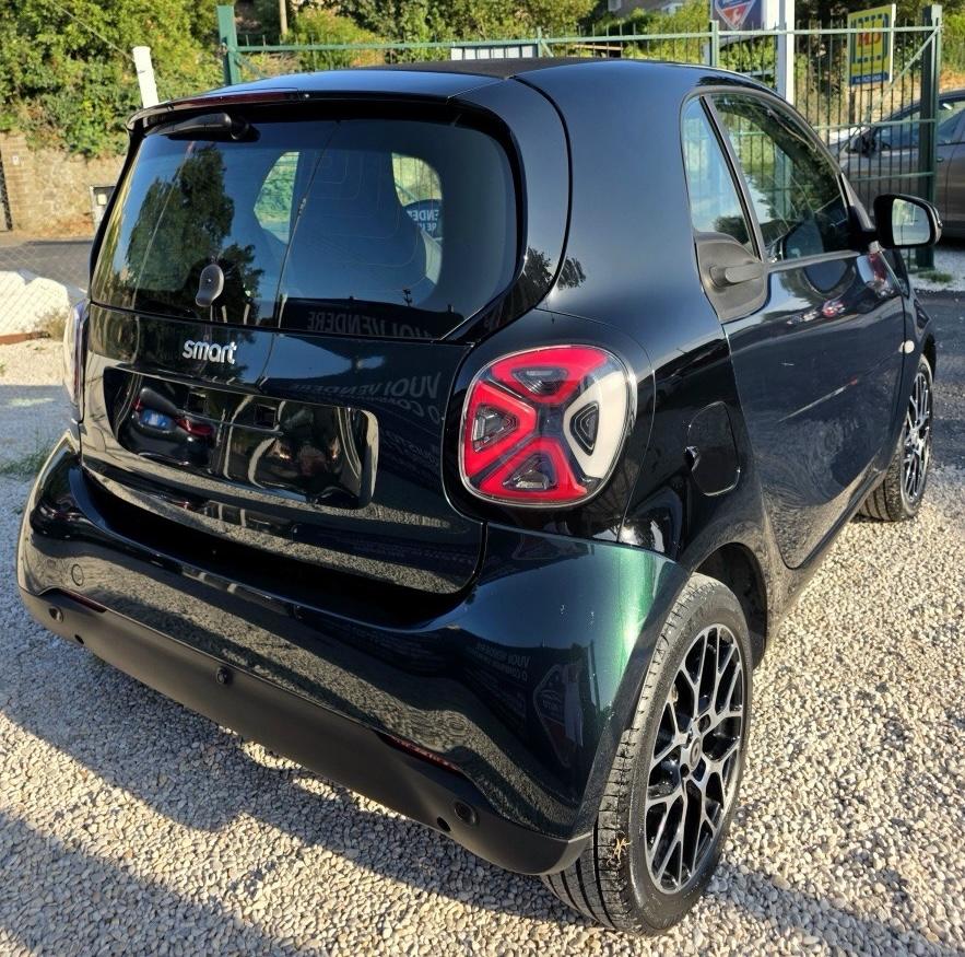
								SMART EQ FORTWO full									
