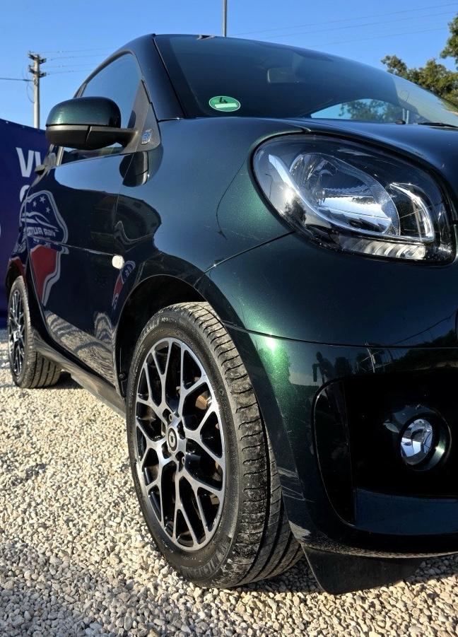 
								SMART EQ FORTWO full									
