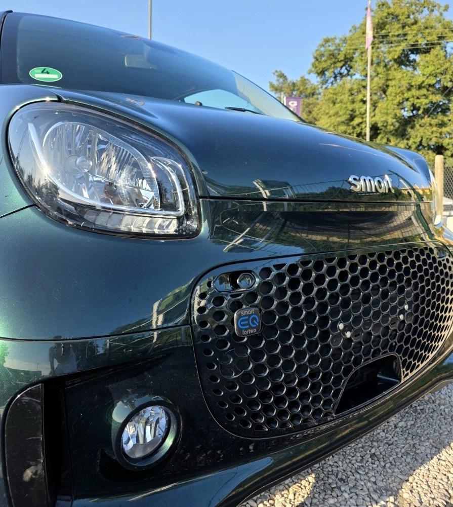 
								SMART EQ FORTWO full									