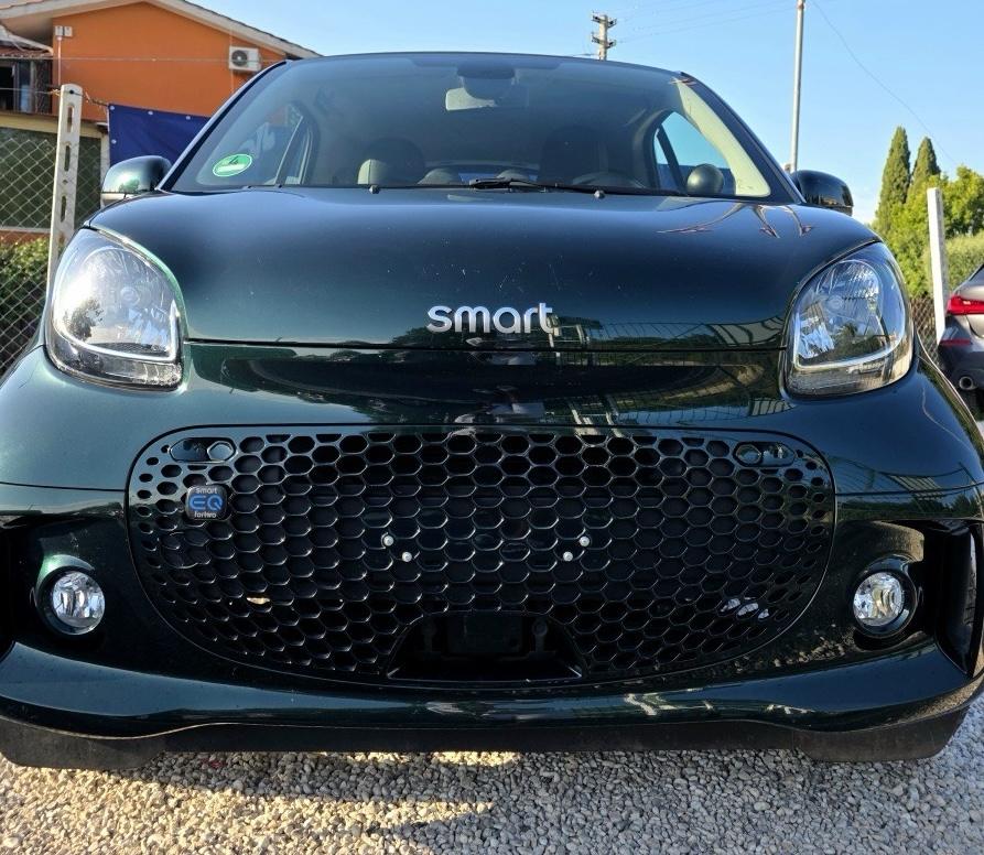 
								SMART EQ FORTWO full									