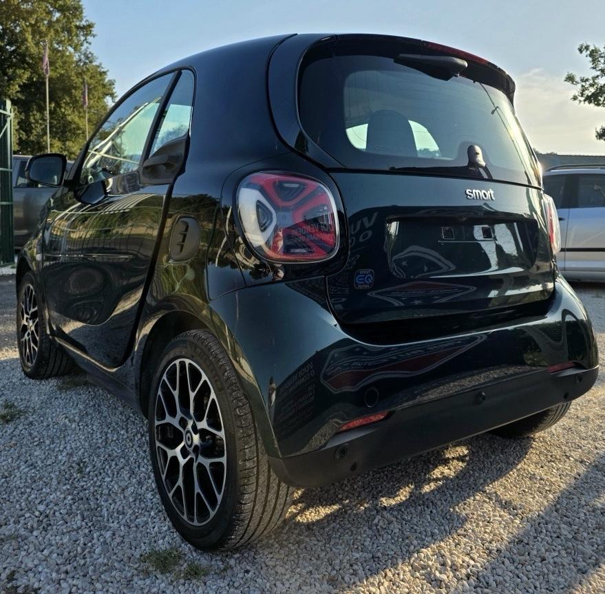 
								SMART EQ FORTWO full									