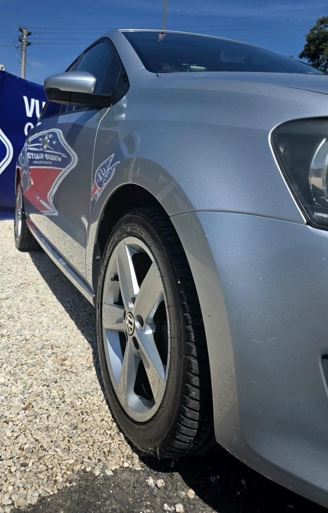 
								VOLKSWAGEN POLO 1.6 TDI DSG full									