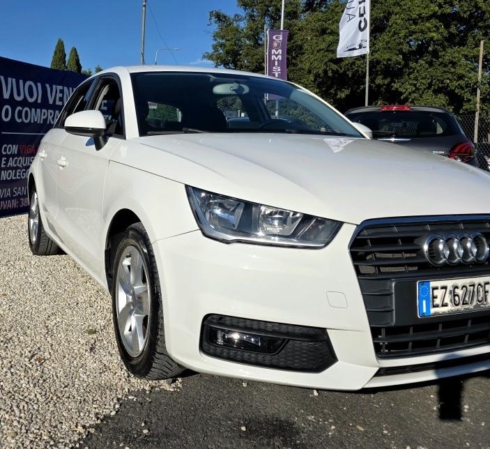 
								AUDI A1 SPORTBACK full									