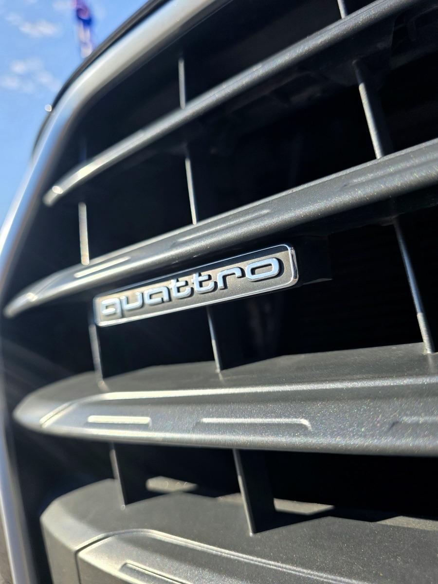 
								AUDI Q3 2.0 TDI full									