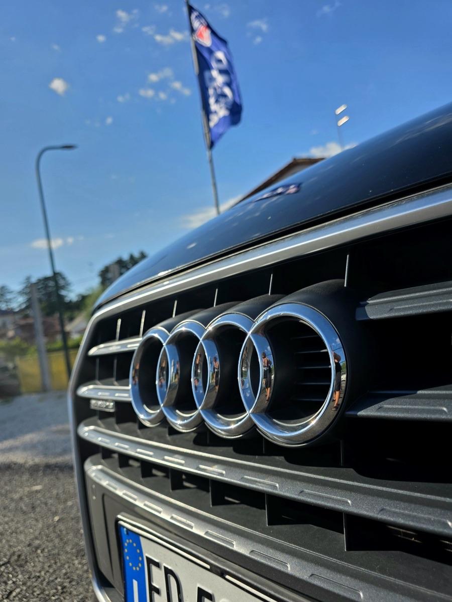 
								AUDI Q3 2.0 TDI full									