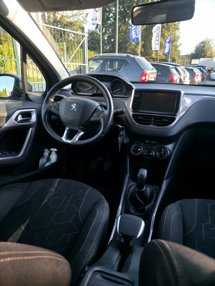 
								PEUGEOT 2008 PURETECH full									