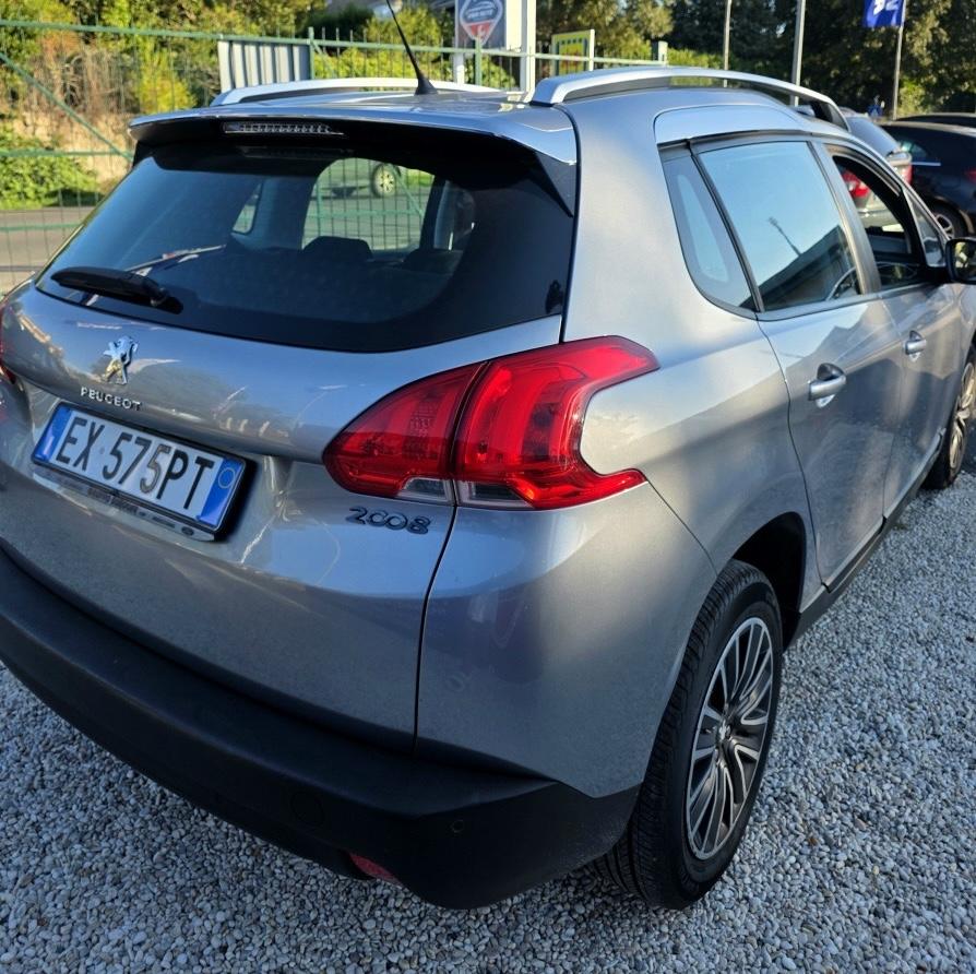 
								PEUGEOT 2008 PURETECH full									