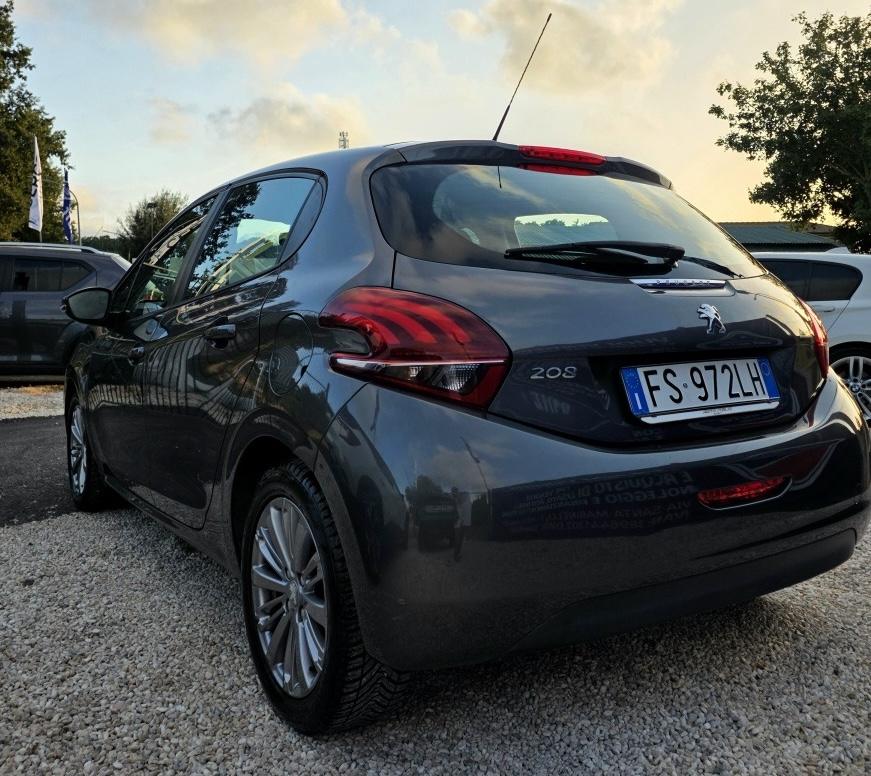 
								PEUGEOT 208 1.2 PURETECH full									