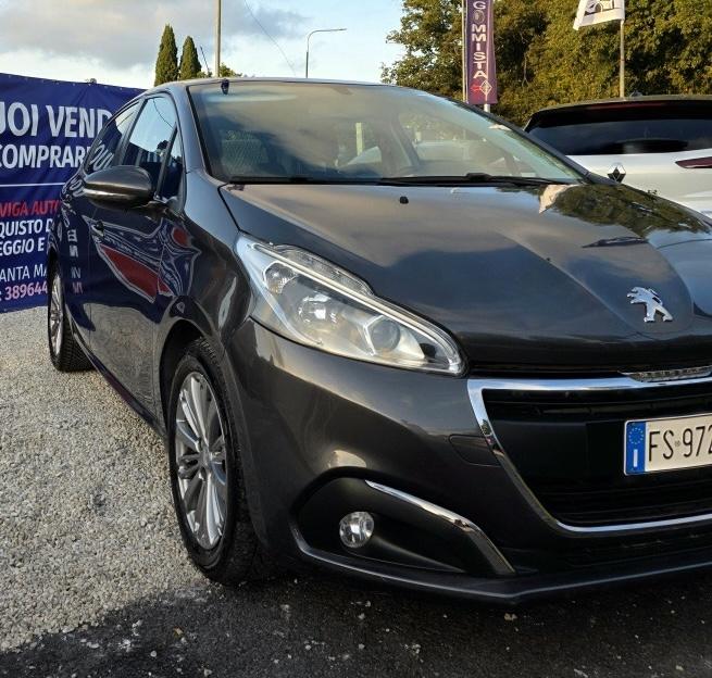 
								PEUGEOT 208 1.2 PURETECH full									