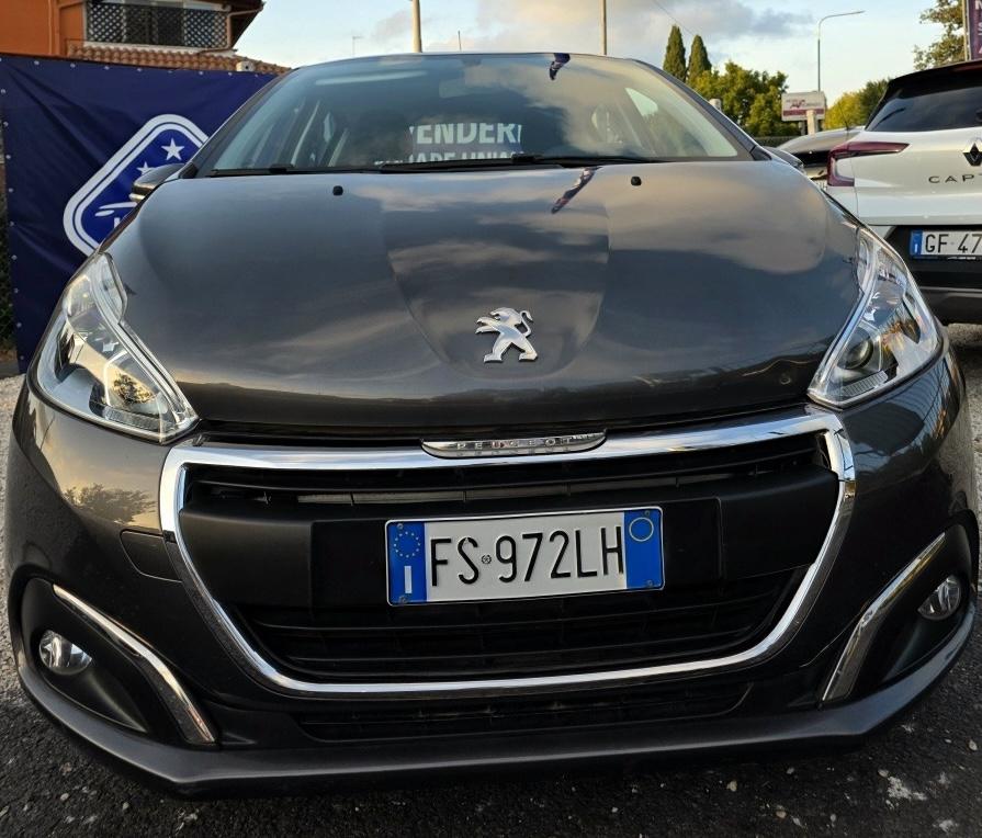 
								PEUGEOT 208 1.2 PURETECH full									