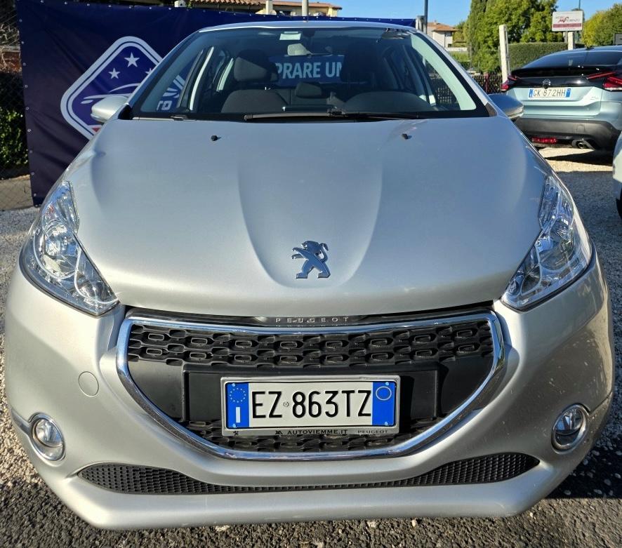 
								PEUGEOT 208 PURETECH 82 ALLURE full									