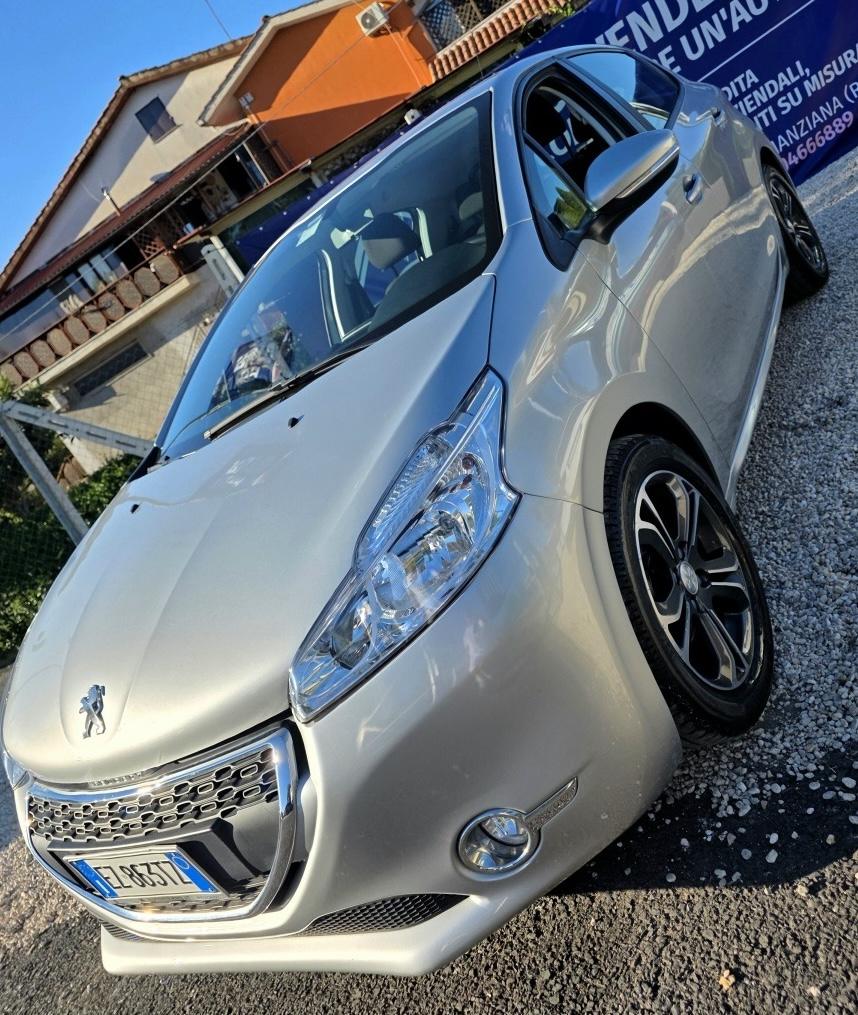 
								PEUGEOT 208 PURETECH 82 ALLURE full									