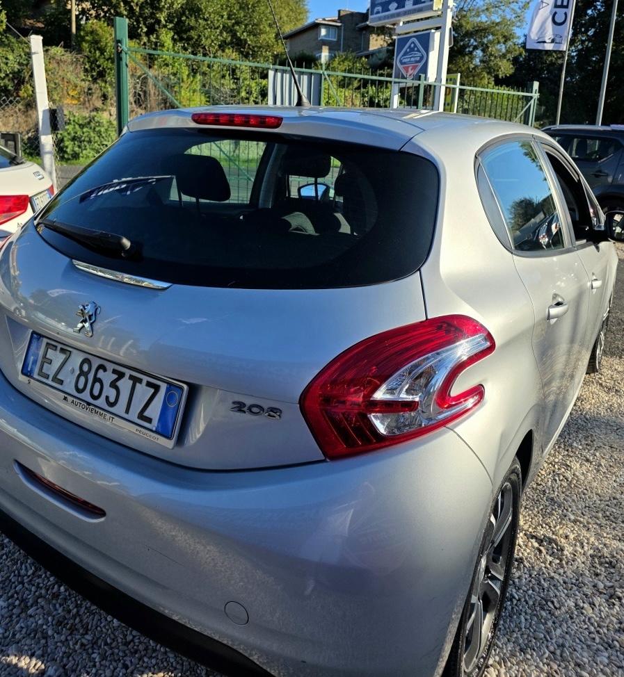 
								PEUGEOT 208 PURETECH 82 ALLURE full									
