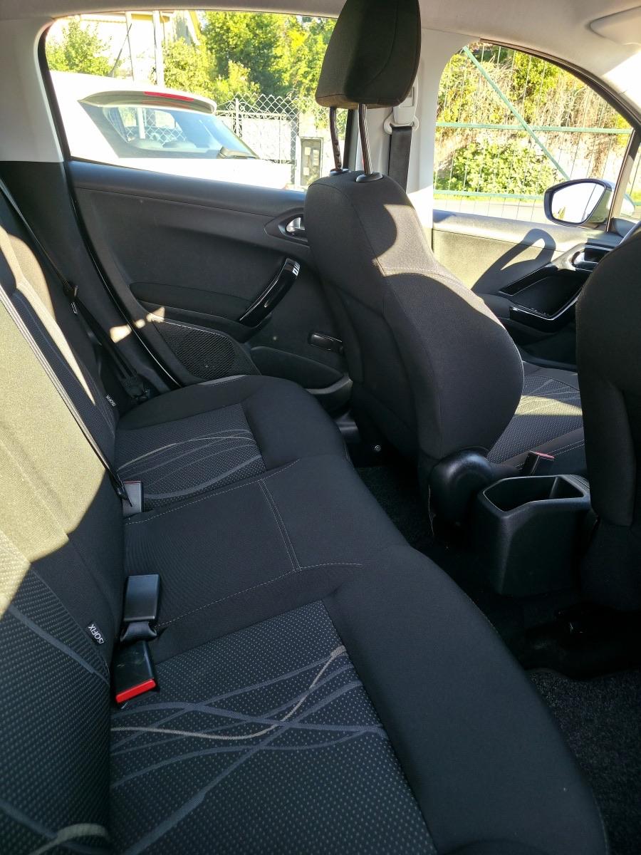 
								PEUGEOT 208 PURETECH 82 ALLURE full									