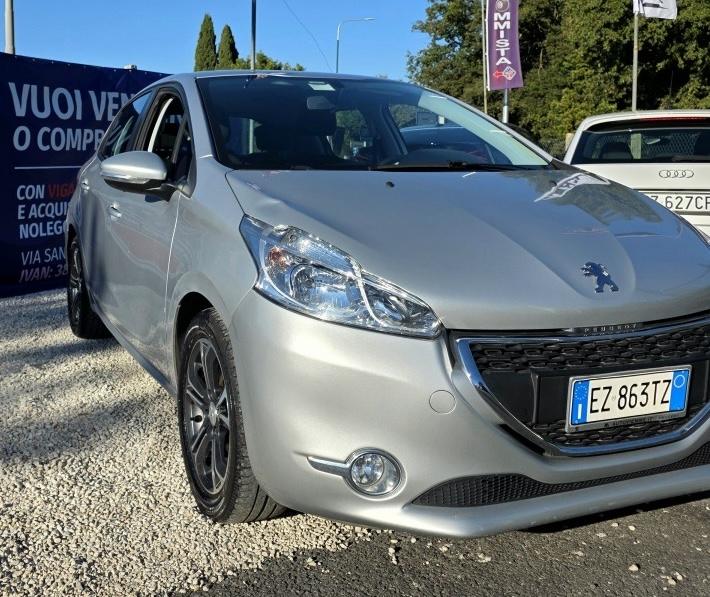 
								PEUGEOT 208 PURETECH 82 ALLURE full									