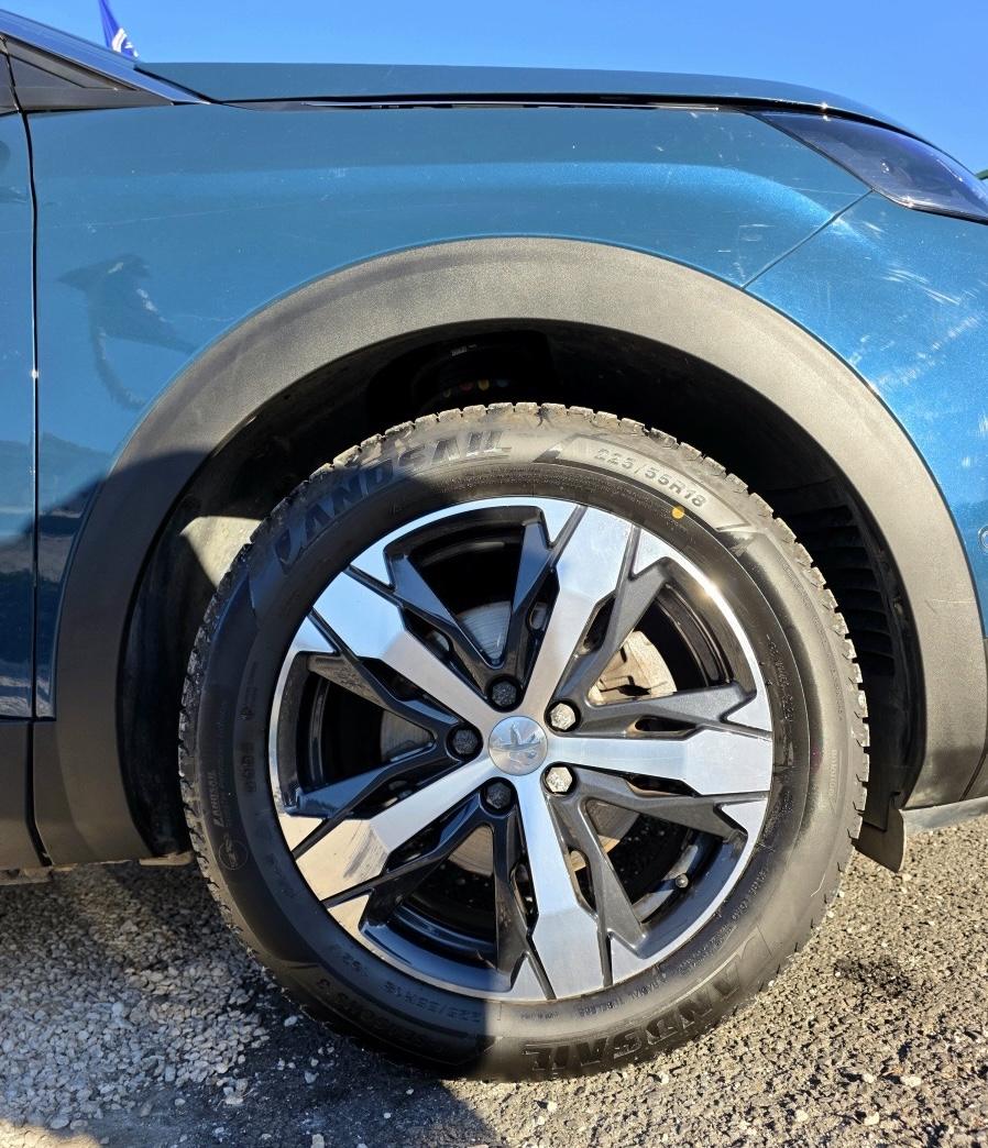 
								PEUGEOT 3008 PURETECH full									