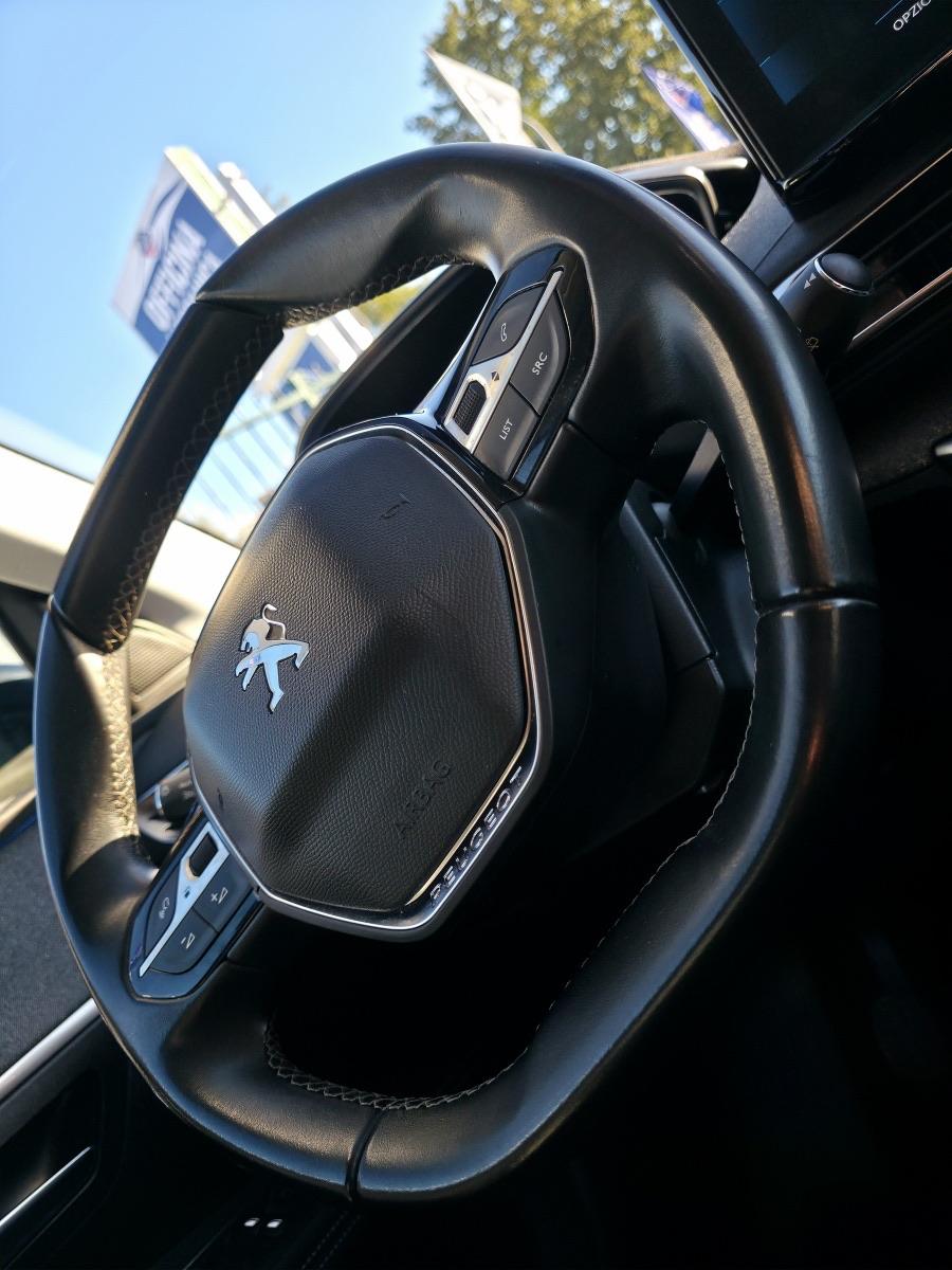 
								PEUGEOT 3008 PURETECH full									