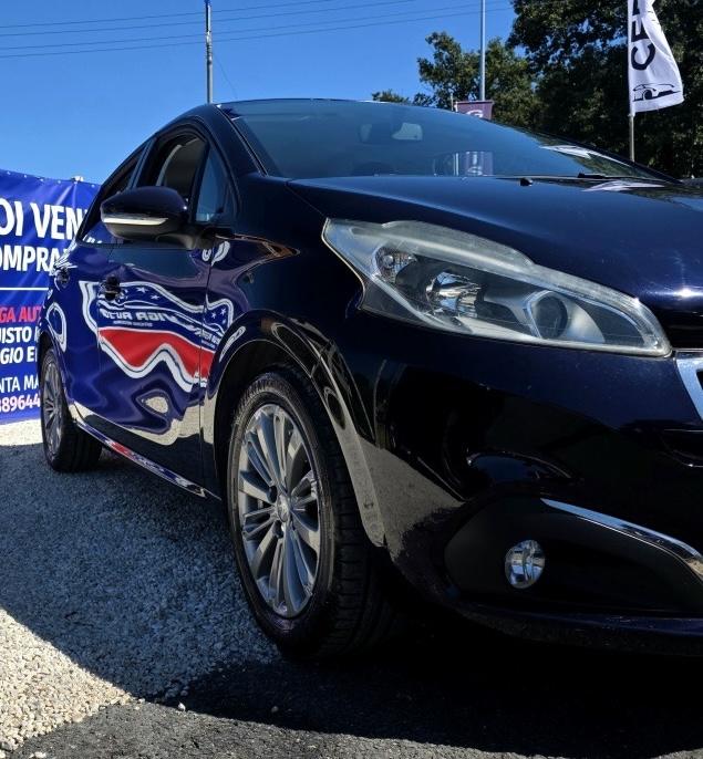 
								Peugeot 208 Allure full									