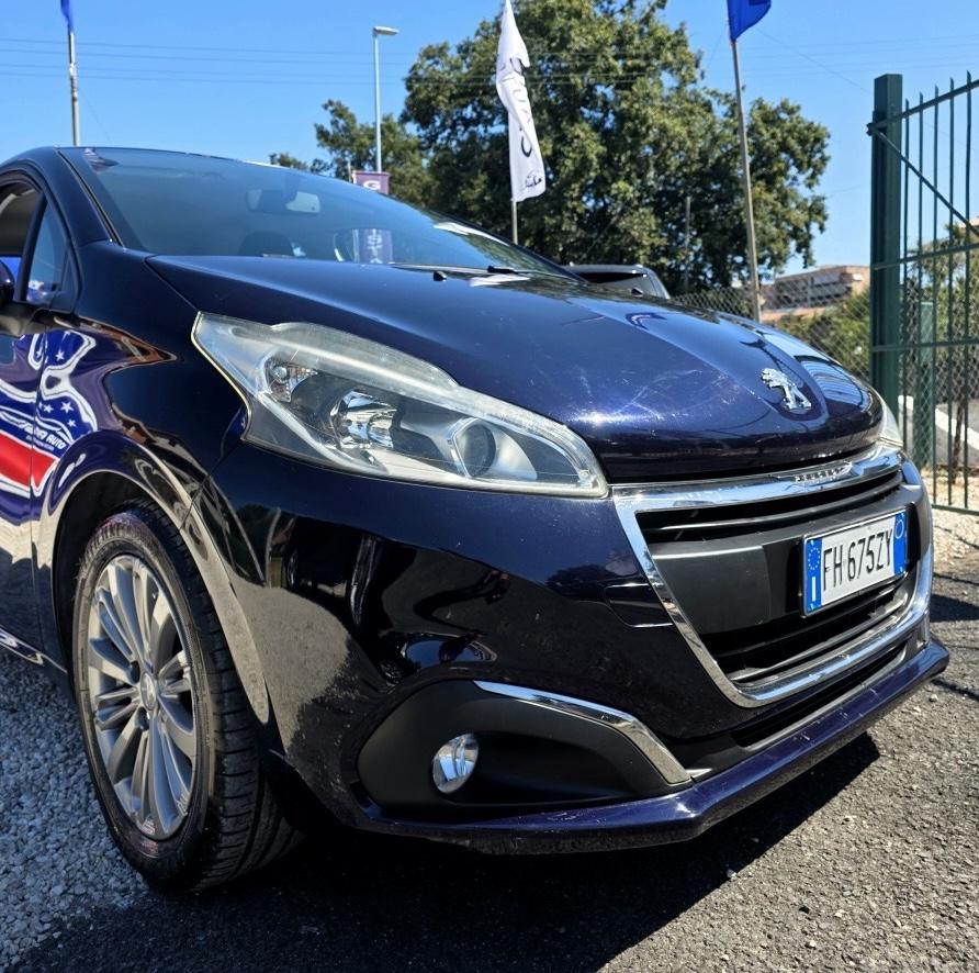 
								Peugeot 208 Allure full									