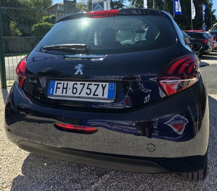
								Peugeot 208 Allure full									