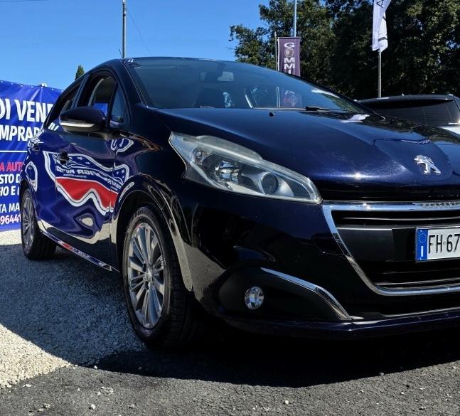 
								Peugeot 208 Allure full									