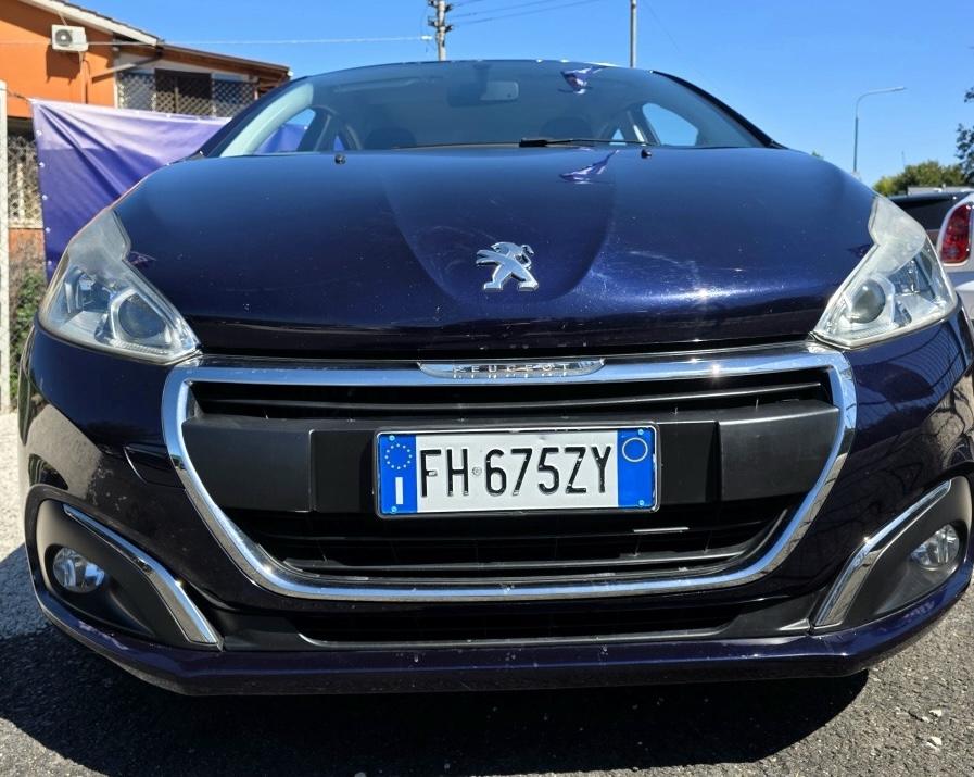 
								Peugeot 208 Allure full									