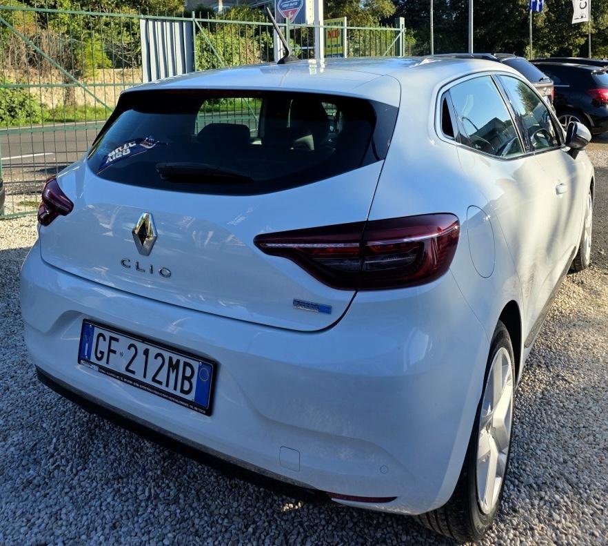 
								RENAULT CLIO E-TECH FULL HYBRID full									