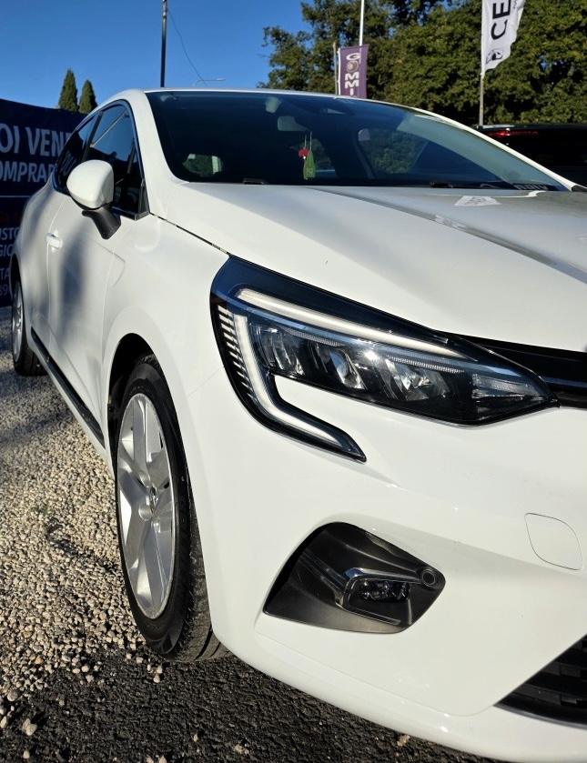 
								RENAULT CLIO E-TECH FULL HYBRID full									