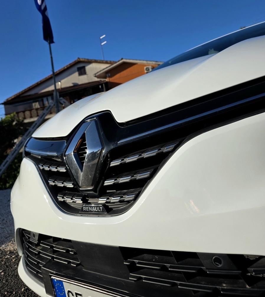 
								RENAULT CLIO E-TECH FULL HYBRID full									