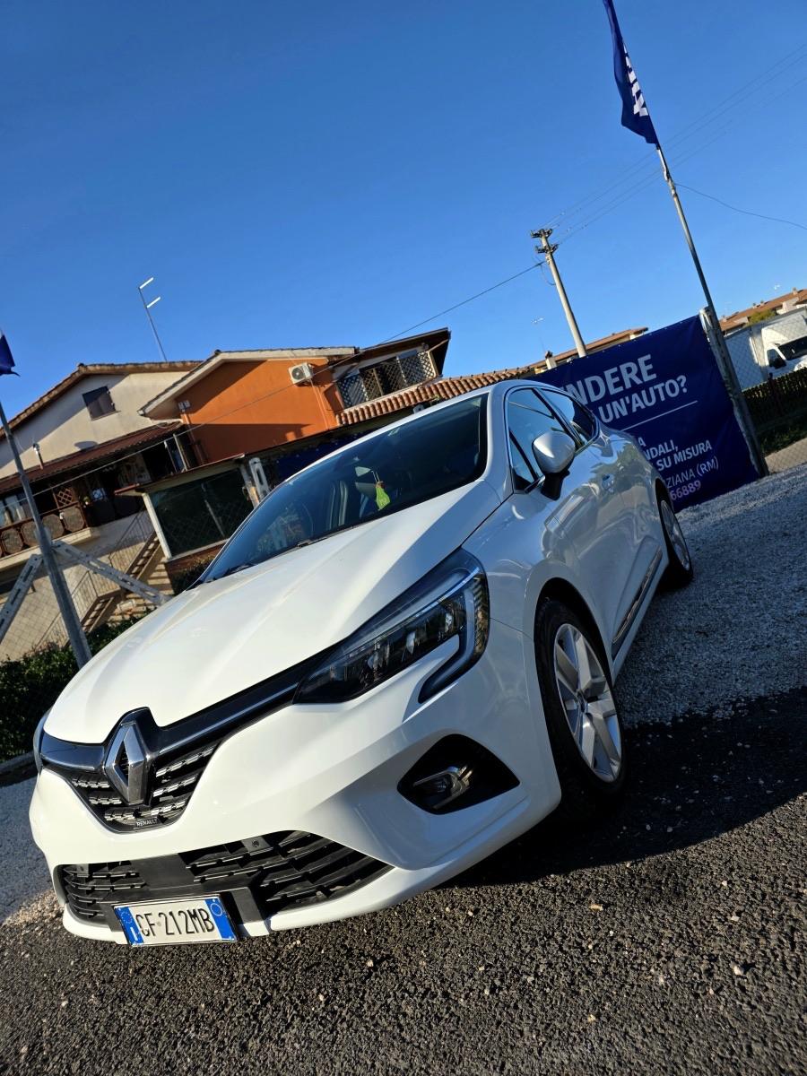 
								RENAULT CLIO E-TECH FULL HYBRID full									