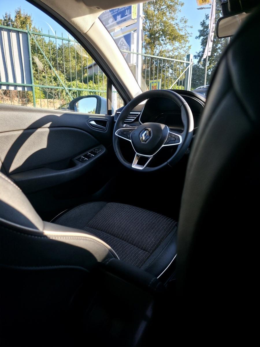 
								RENAULT CLIO E-TECH FULL HYBRID full									