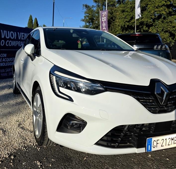 
								RENAULT CLIO E-TECH FULL HYBRID full									