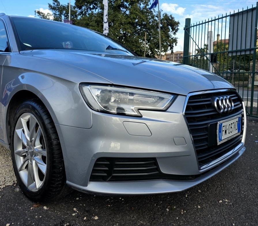 
								AUDI A3 SPORTBACK 30 TDI full									