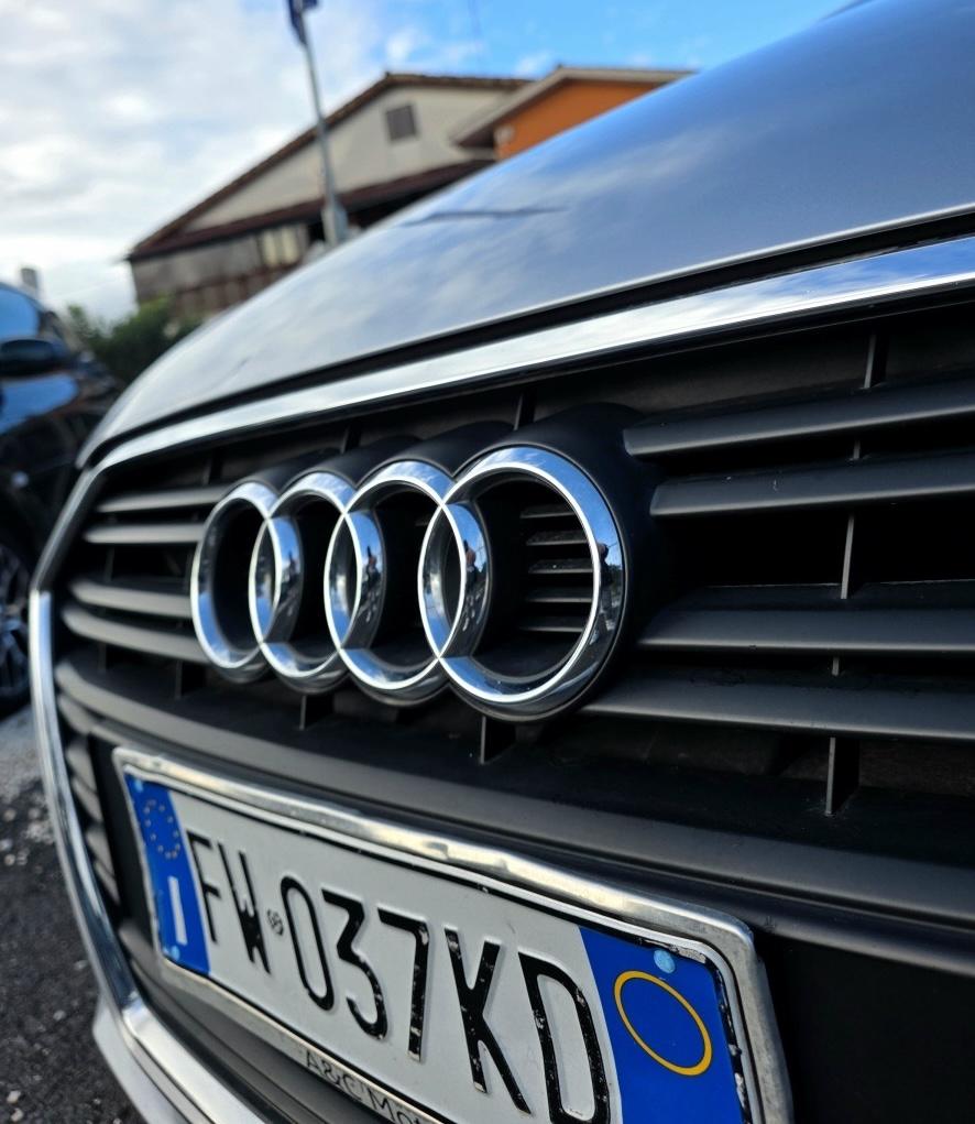 
								AUDI A3 SPORTBACK 30 TDI full									