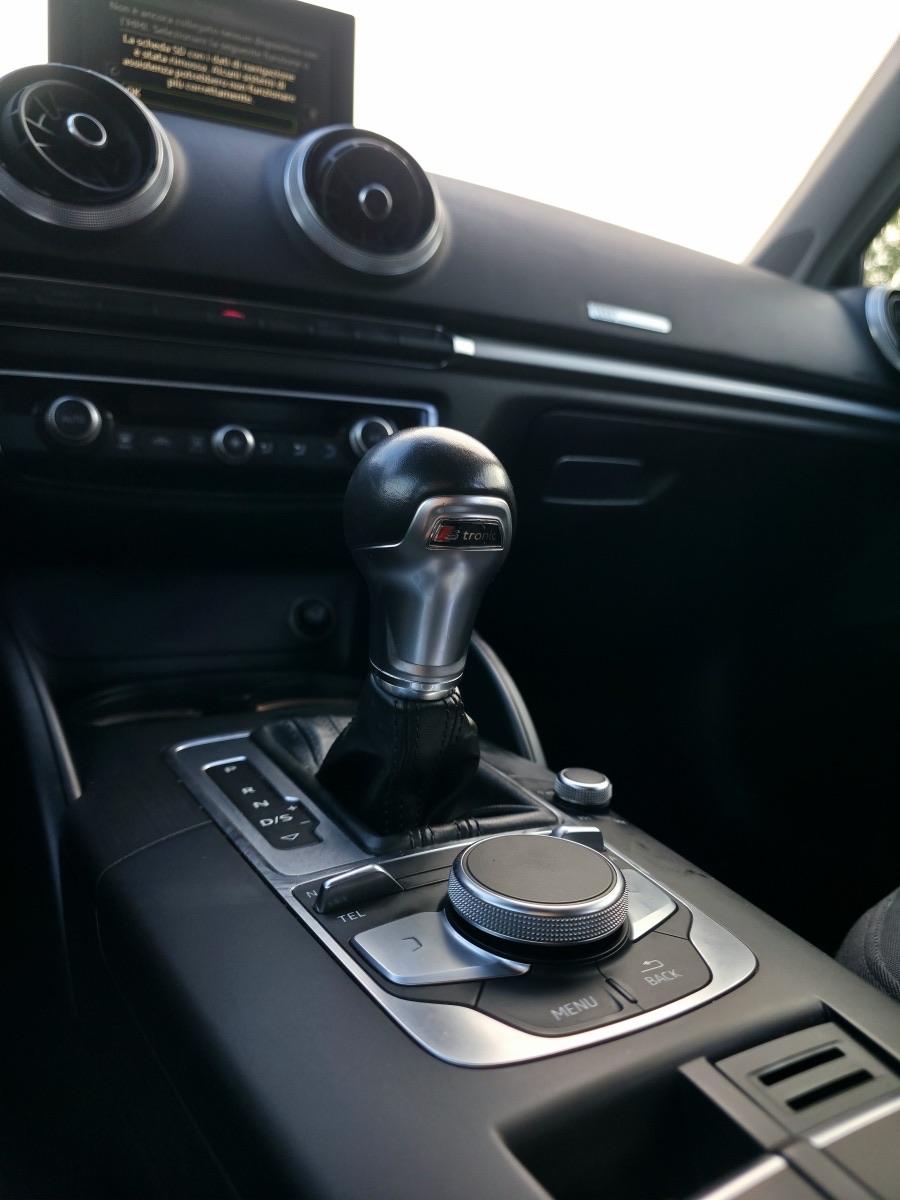
								AUDI A3 SPORTBACK 30 TDI full									