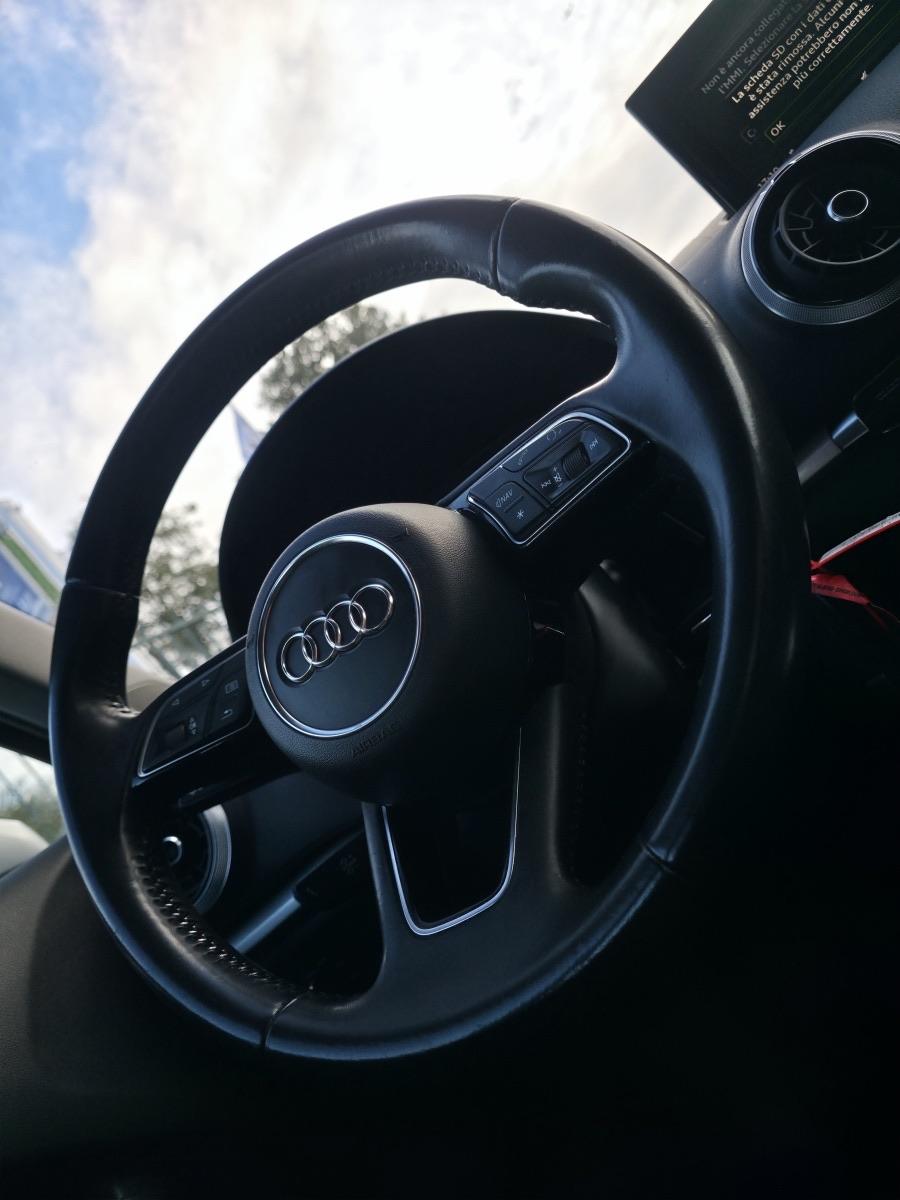 
								AUDI A3 SPORTBACK 30 TDI full									