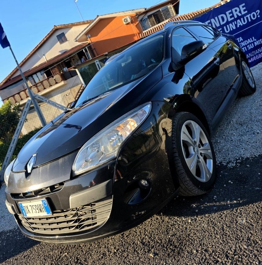
								RENAULT MÉGANE SPORTOUR full									