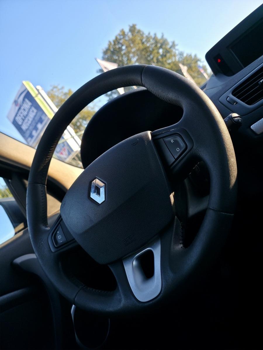 
								RENAULT MÉGANE SPORTOUR full									