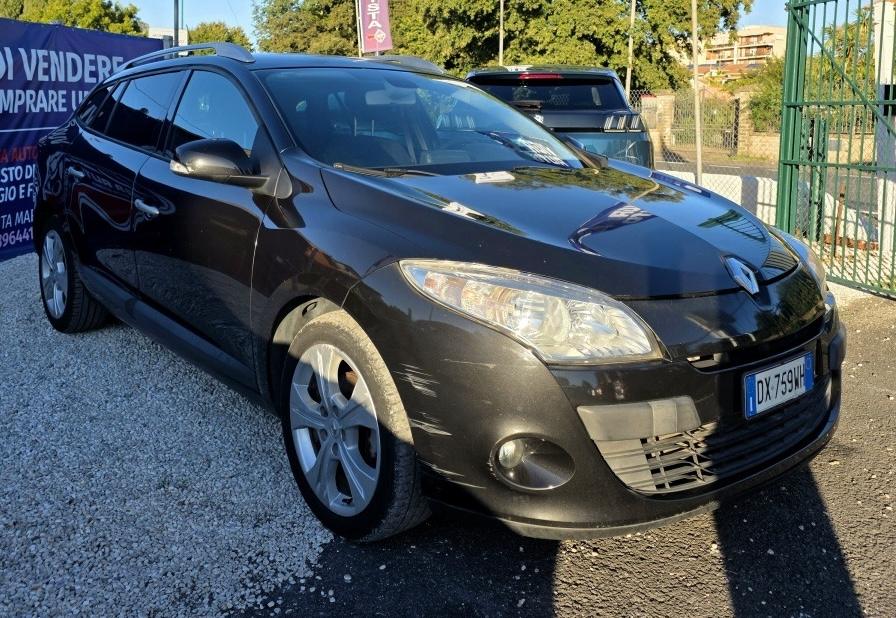 
								RENAULT MÉGANE SPORTOUR full									