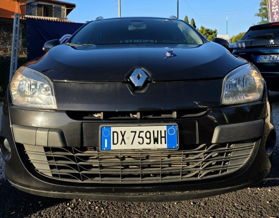 
								RENAULT MÉGANE SPORTOUR full									