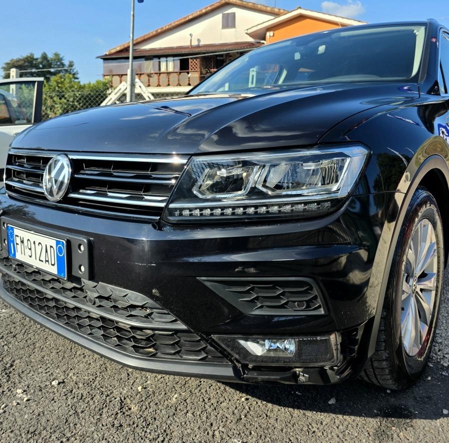
								Volkswagen Tiguan 2.0 TDI Advanced 4MOTION full									