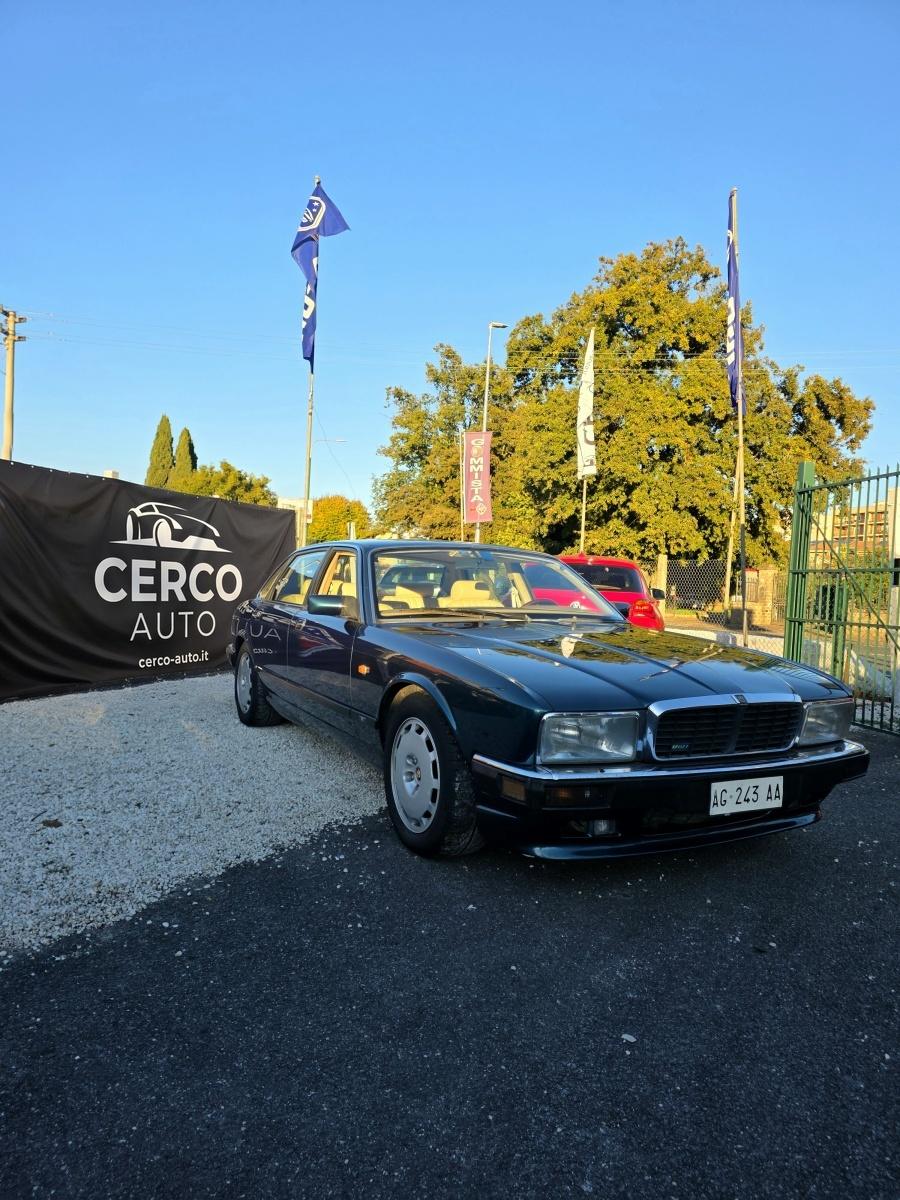 Jaguar XJ40 Sport 4.0 1992 verde metallizzato – vista anteriore tre quarti