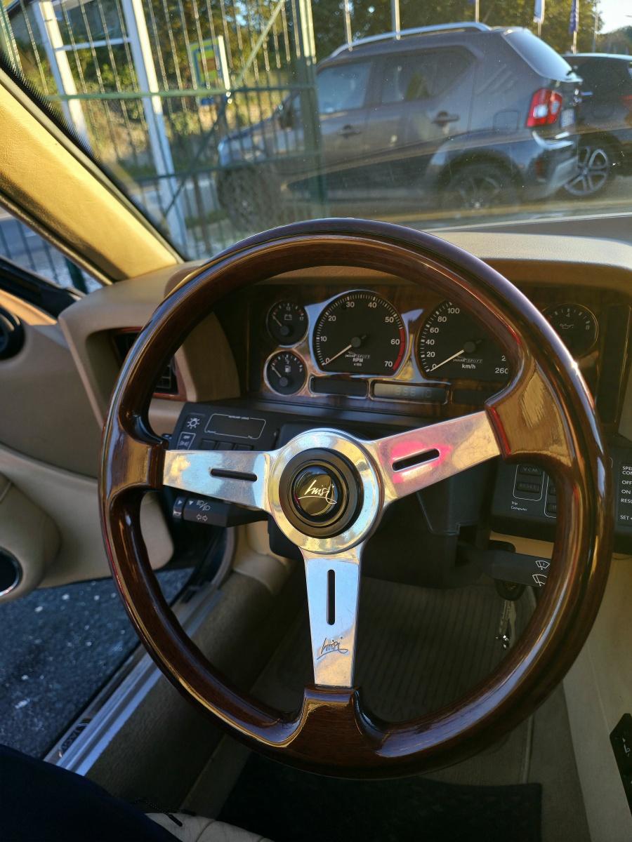 
								Jaguar XJ40 Sport 4.0 full									