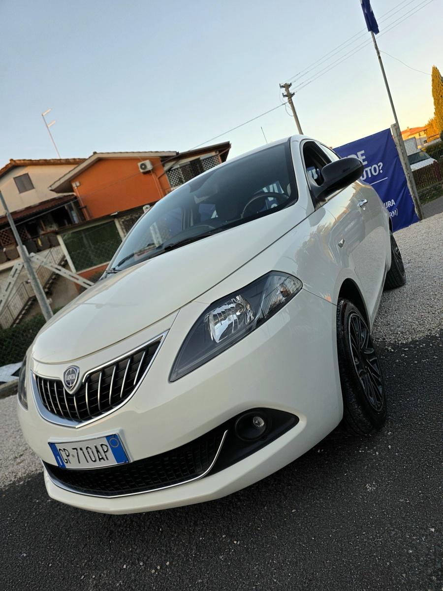 
								Lancia Ypsilon 1.0 FireFly Hybrid 69 CV full									