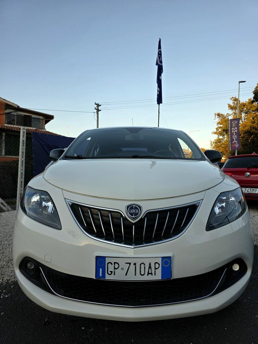 
								Lancia Ypsilon 1.0 FireFly Hybrid 69 CV full									