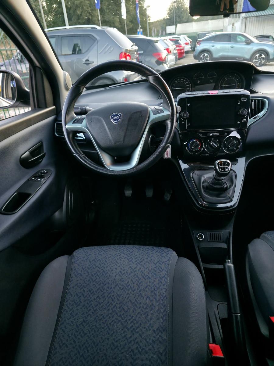 
								Lancia Ypsilon 1.0 FireFly Hybrid 69 CV full									