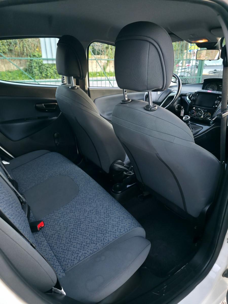 
								Lancia Ypsilon 1.0 FireFly Hybrid 69 CV full									