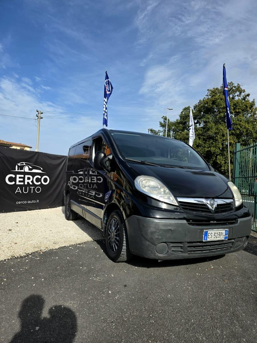 Opel Vivaro 2.0 CDTI 2013 nero, vista anteriore tre quarti